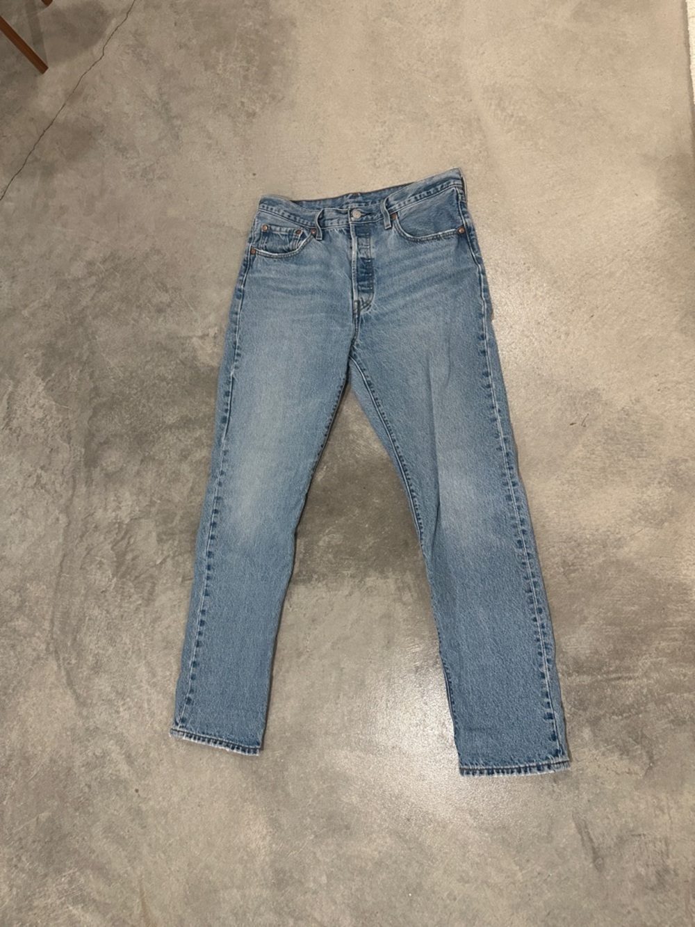 Classic Straight Leg Women's Jeans in Light Blue Denim